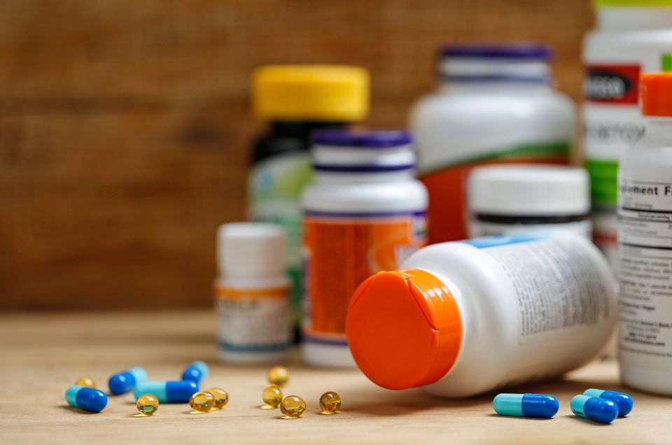 Vendas de medicamentos sem eficácia contra Covid-19 crescem quase 6.000%