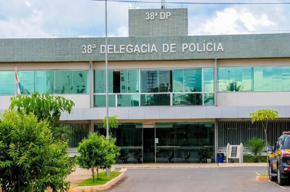 Farmacêutico é preso após lamber nádegas de jovem antes de aplicar injeção