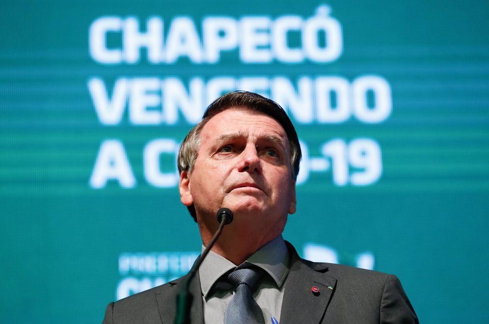 Interesse de vender vacina é dos laboratórios, diz Bolsonaro