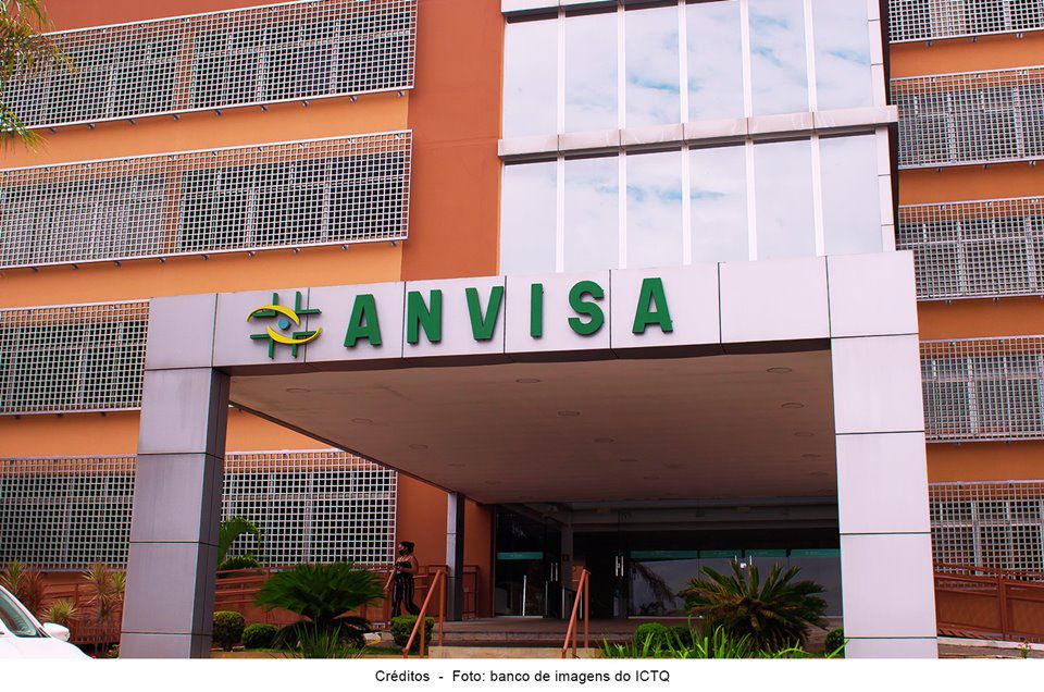 Anvisa vai decidir uso emergencial de vacinas no domingo