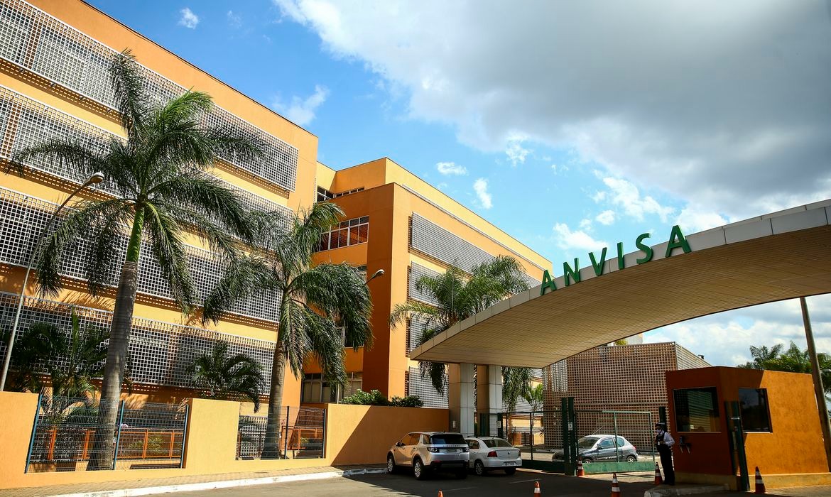 Anvisa estabelece novo modelo de inspeção para fabricantes de medicamentos sintéticos