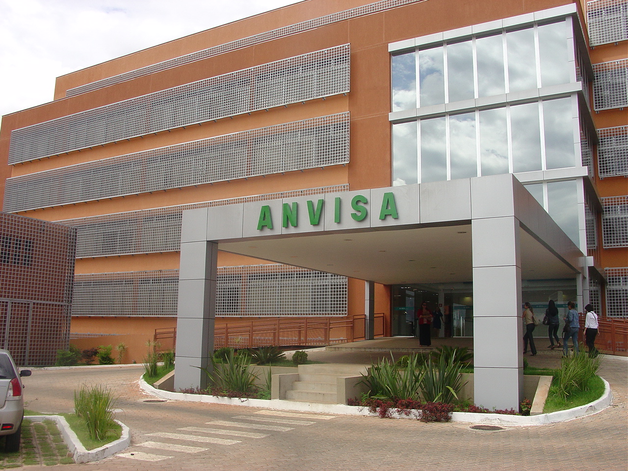 Anvisa libera realização de testes de Covid-19 em farmácias