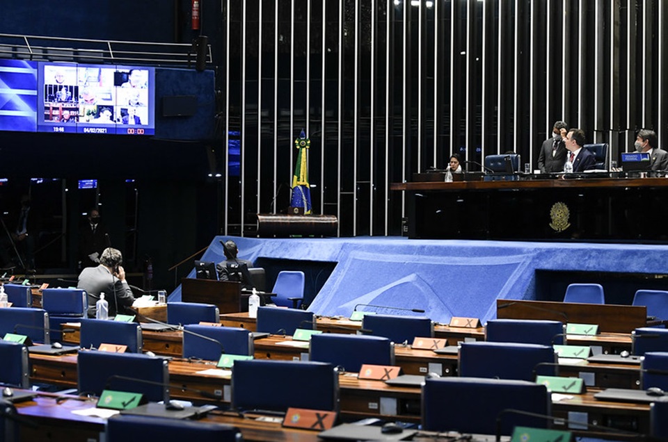 Senado discute pensão vitalícia para familiares de farmacêuticos vítimas da Covid-19