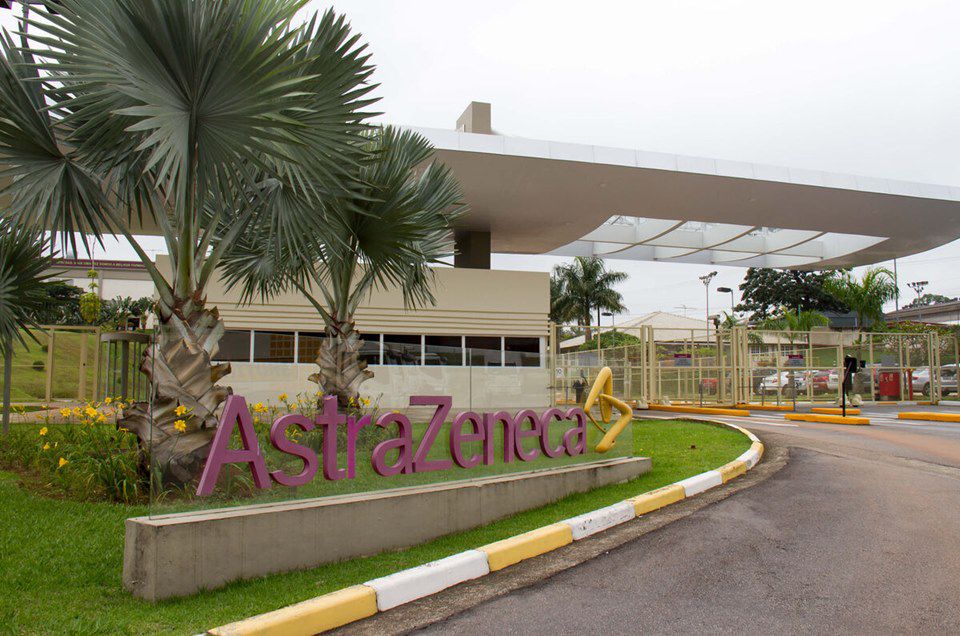 AstraZeneca poderá ter de pagar R$ 1,3 bilhão por atraso na entrega de vacinas