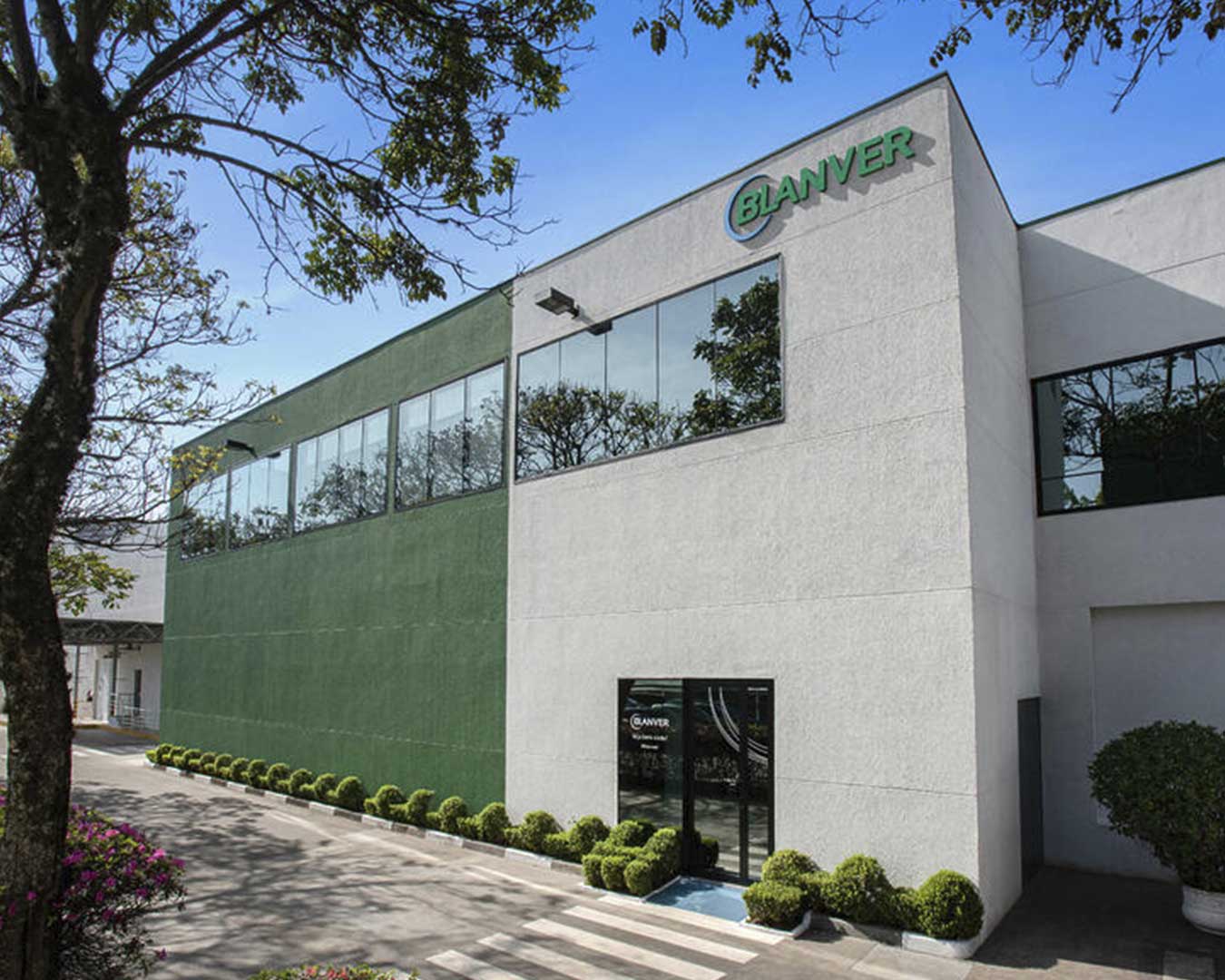 BNDES aprova R$ 220 milhões para Blanver desenvolver medicamentos e insumos no Brasil