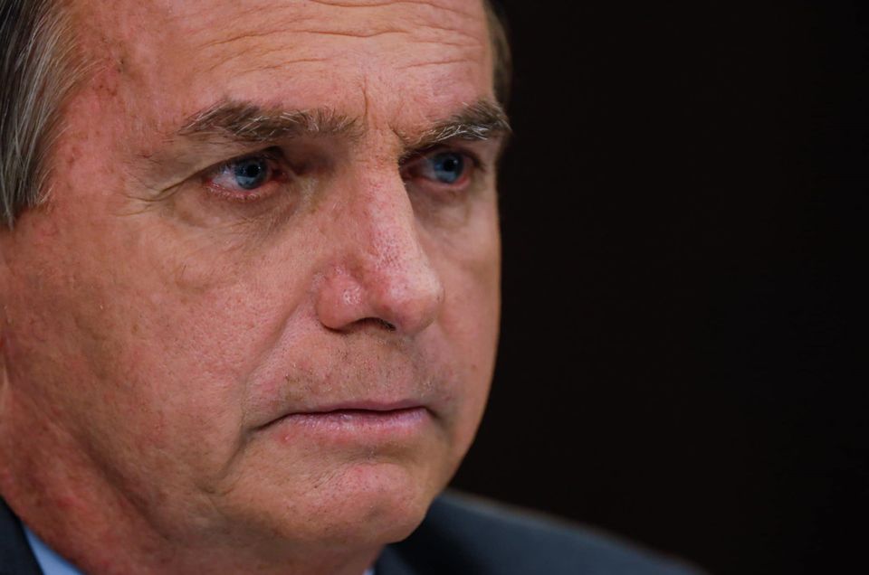 Bolsonaro ataca indústria farmacêutica para defender cloroquina