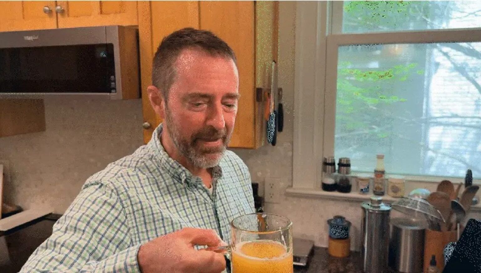 Cientista cria cerveja com função vacinal e provoca debate científico e regulatório