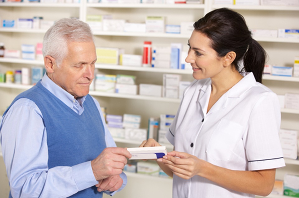 Consulta farmacêutica na Alemanha melhora a adesão aos medicamentos e a qualidade de vida, aponta estudo 