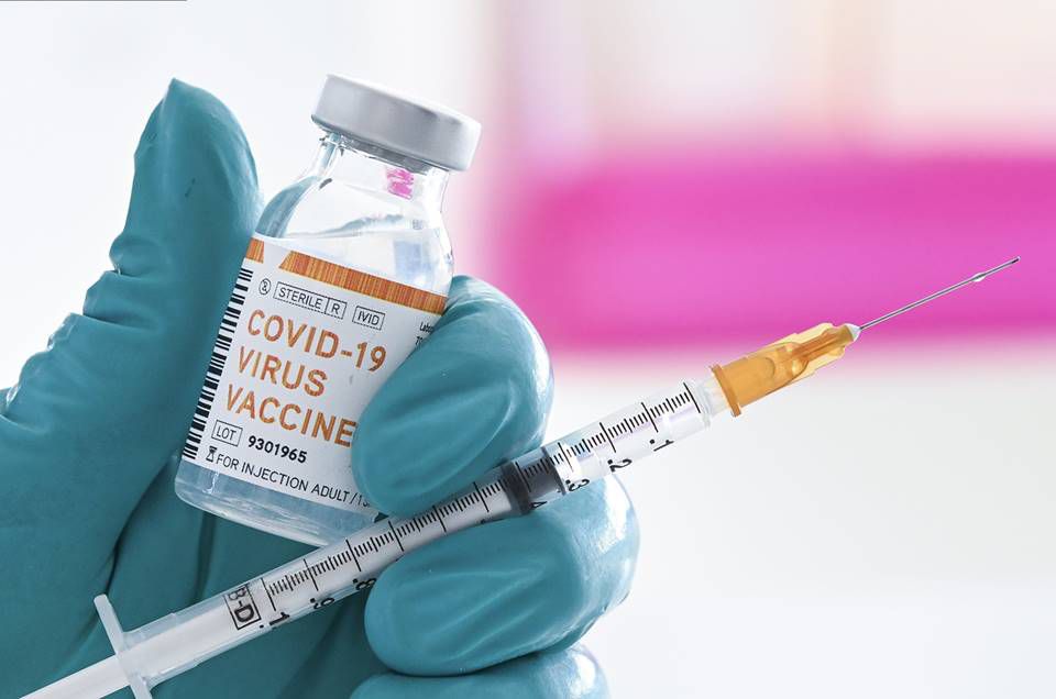 Covid-19: farmácias podem aplicar 2 milhões de doses da vacina por semana