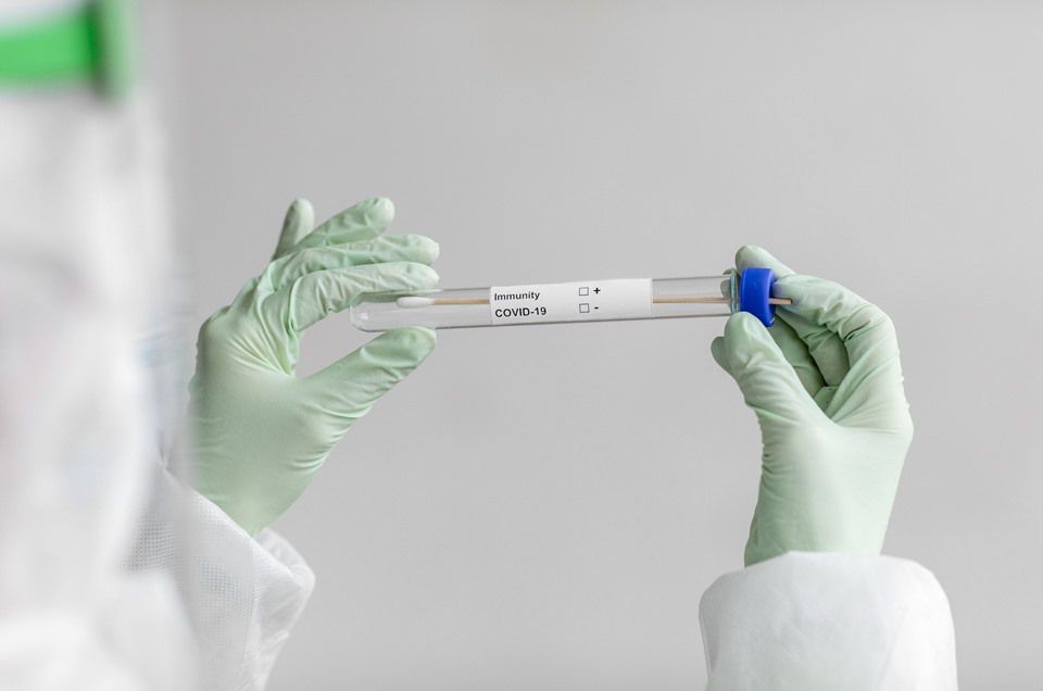 Covid-19: nova lei prioriza testes para farmacêuticos