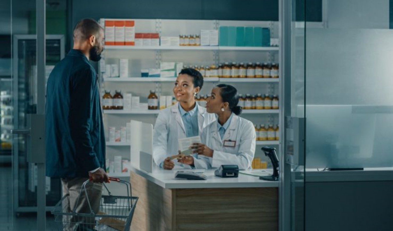 Câmara aprova PL que autoriza farmácias em supermercados