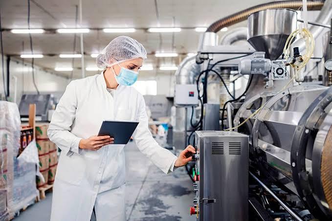 Do Insumo ao Produto Final Normas e Inovações que Guiam o Controle da Qualidade na Indústria de Medicamentos