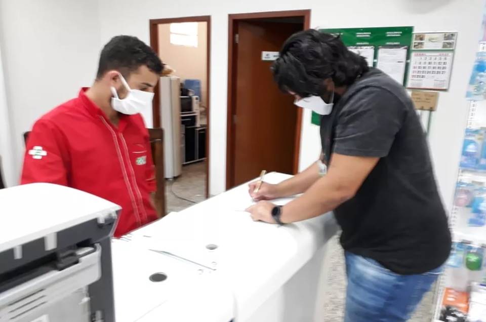 Drogarias são notificadas por preço abusivo em medicamentos usados contra Covid-19