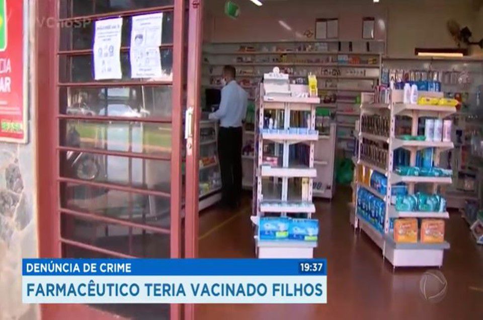 Farmacêutico é investigado por vacinar filhos adolescentes contra Covid-19