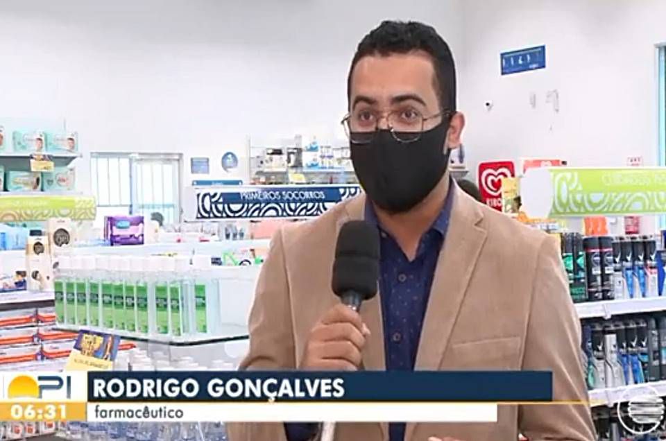 Farmacêutico explica por que o álcool em gel fica grudento