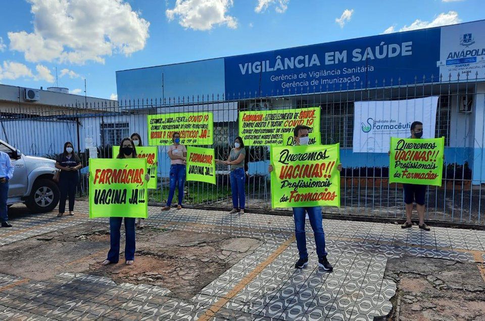 Farmacêuticos protestam por direito à vacina