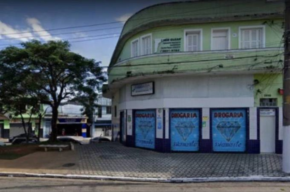 Farmácia engana imigrantes com vacina que ‘trata covid’