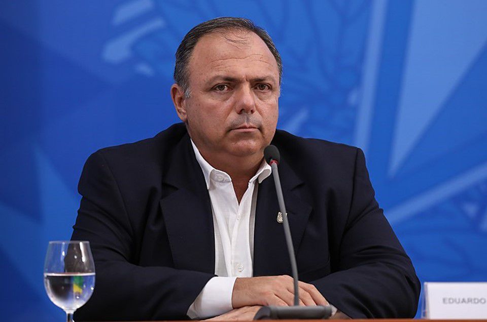 Governo quer comprar 'todas as vacinas disponíveis' da Pfizer e da Janssen