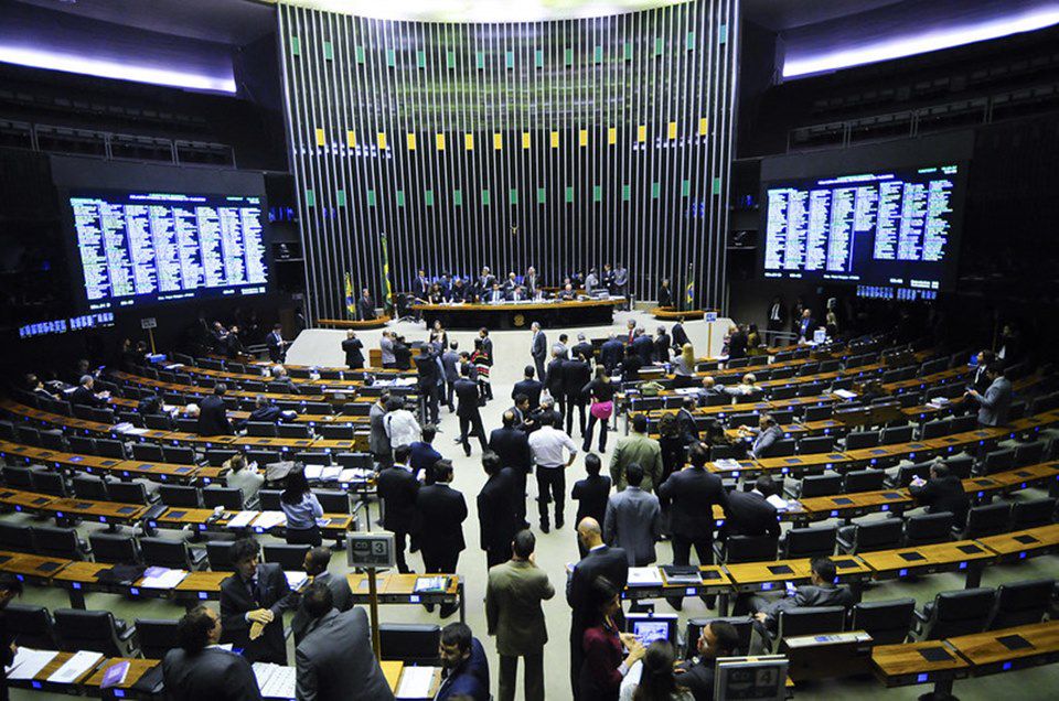 Indústrias farmacêuticas que doam medicamentos poderão ter isenção tributária 