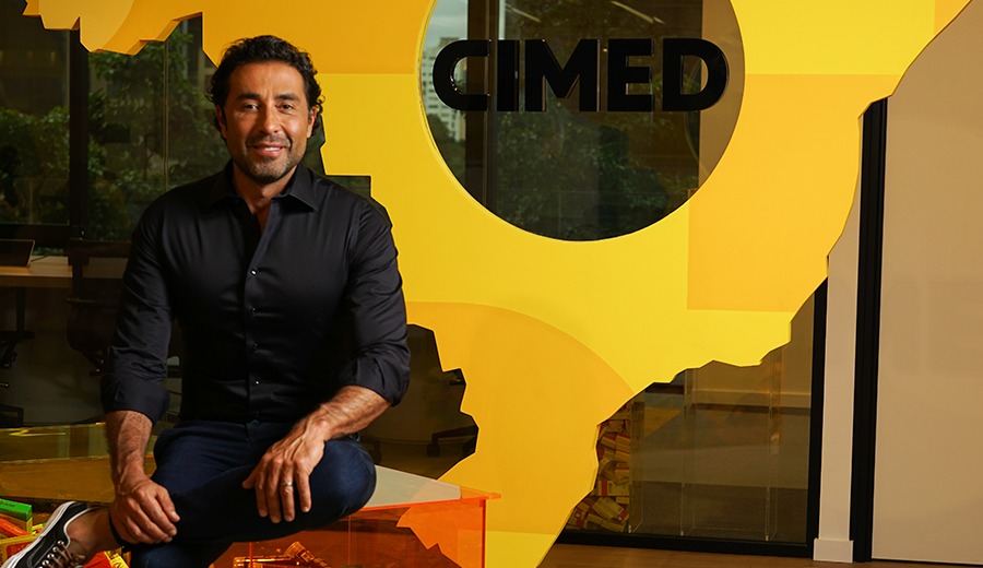 oão Adibe projeta faturamento de 10 bilhões até 2030 com expansão da Cimed nas farmácias.