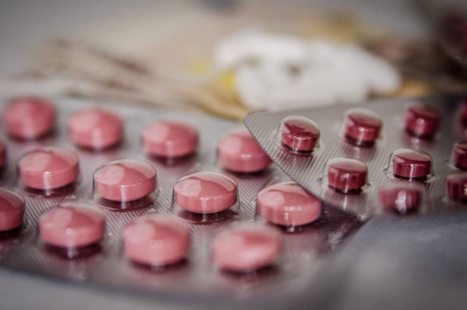 Laboratórios reduzem preços de medicamentos em 50%
