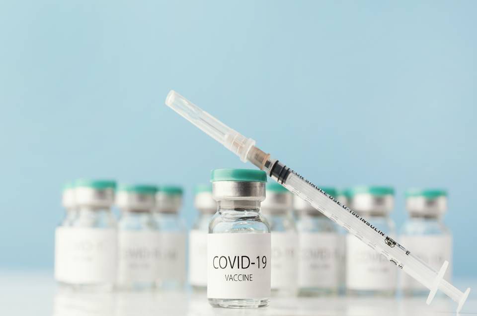 Líder do Governo, empresários e farmacêutica podem estar envolvidos em compra suspeita de vacina, afirma TV