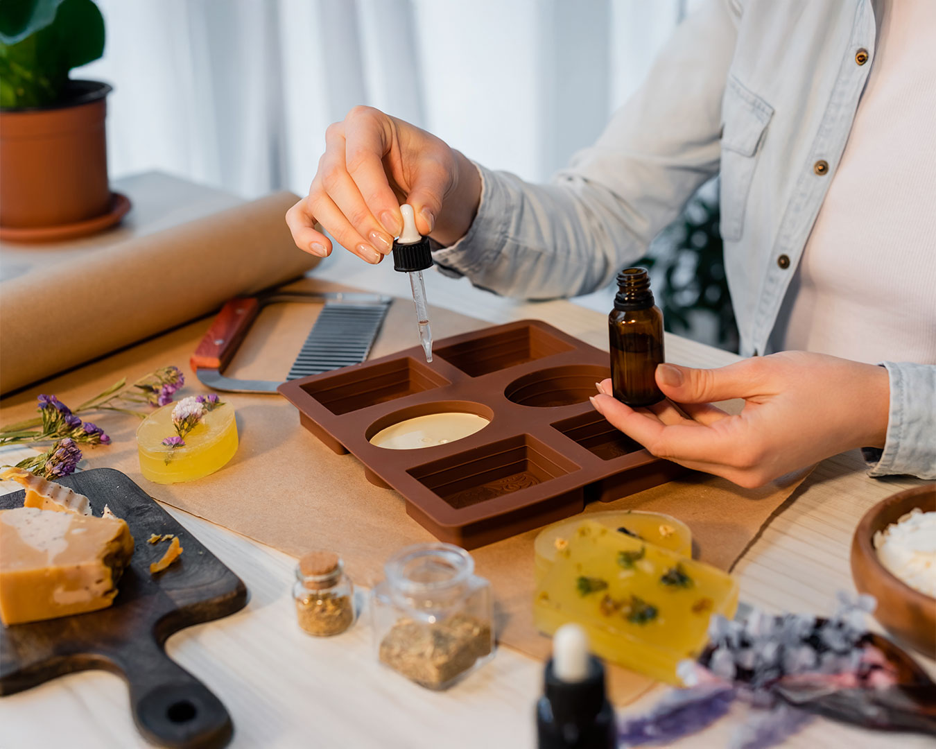 Lula sanciona lei que isenta cosméticos artesanais de registro na Anvisa