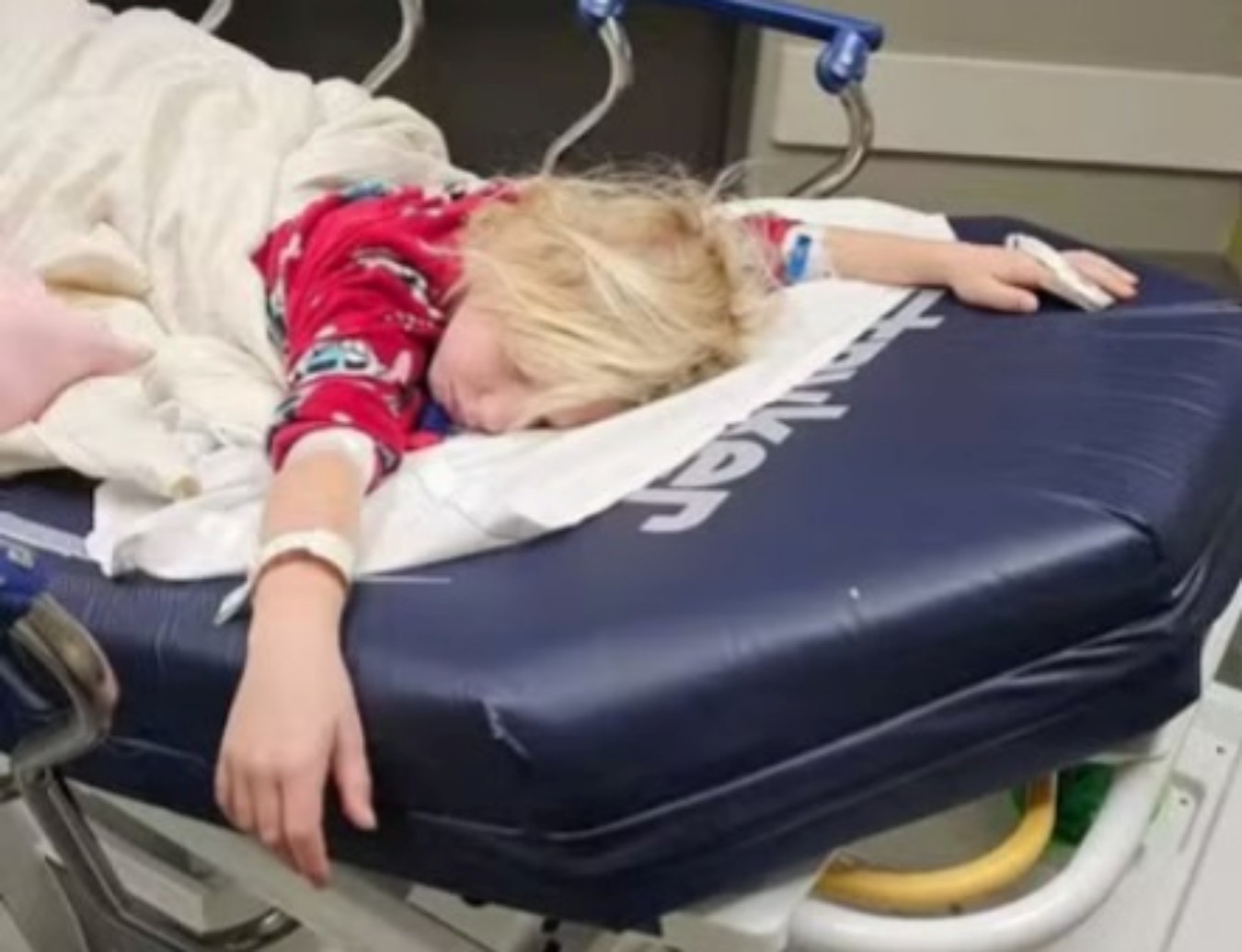 Menina de 8 anos sofre overdose e é hospitalizada após usar caneta emagrecedora em casa