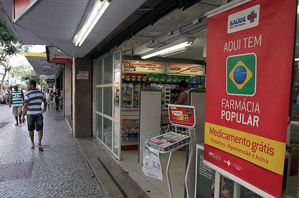 PL prevê distribuição de álcool e máscara em Farmácia Popular