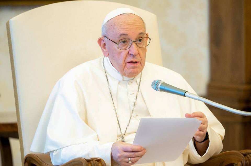 Papa critica “marginalidade farmacêutica” e pede ajuda aos farmacêuticos em pandemia  
