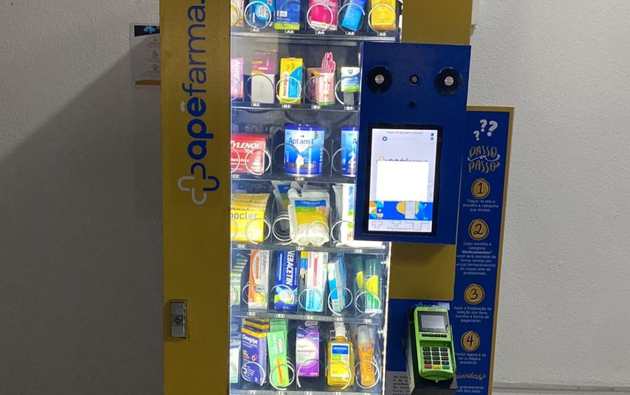  Representantes do Conselho de Farmácia contestam venda de medicamentos em vending machines, mas idealizadores defendem a legalidade