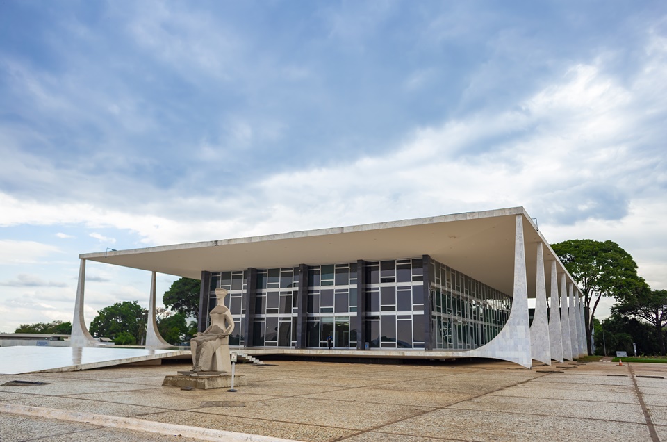 STF pode defender caminho do meio em relação à vacinação contra Covid-19