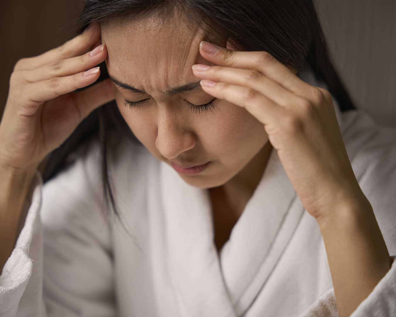 SUS registra alta nos atendimentos por enxaqueca e reforça alerta contra automedicação