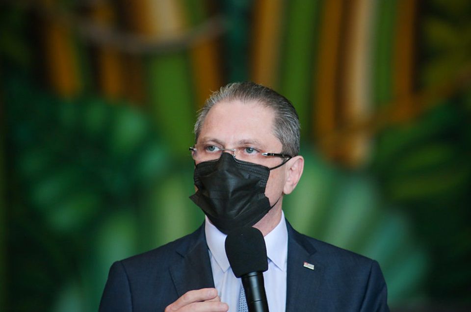 Secretário de Saúde de SP diz que vacinação contra Covid-19 será anual