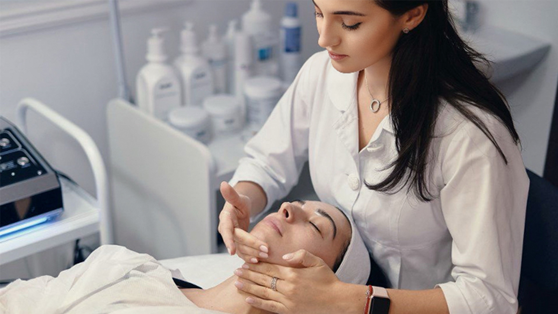 CFF garante segurança jurídica aos farmacêuticos estetas e promete reação firme à sentença