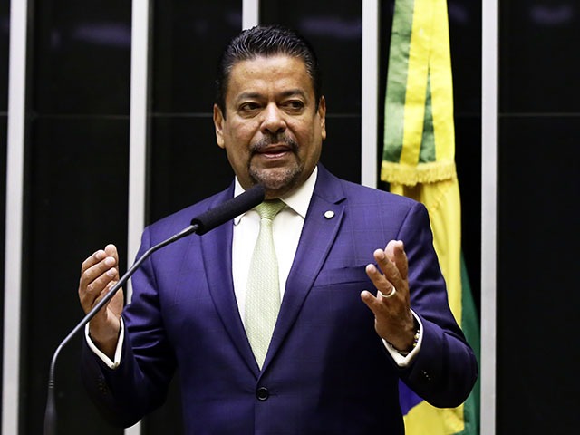 Senador propõe cancelar resolução que amplia atuação de farmacêuticos na prescrição de medicamentos