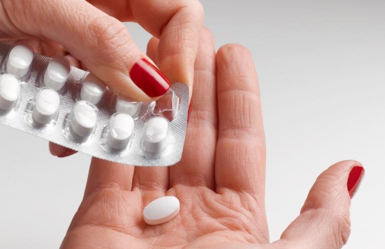 Uso indiscriminado de anti-inflamatórios expõe pacientes a riscos graves para rins e coração