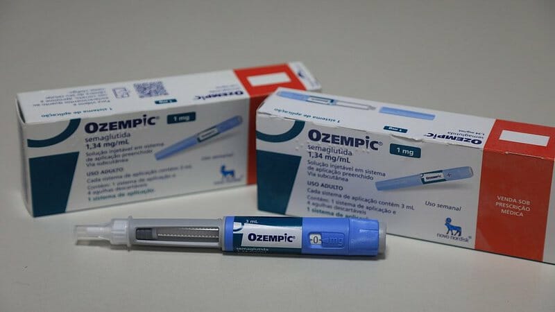 Venda por clínica médica com propaganda de celebridade e indicação de farmácia para a compra são algumas irregularidades junto à venda do Ozempic .