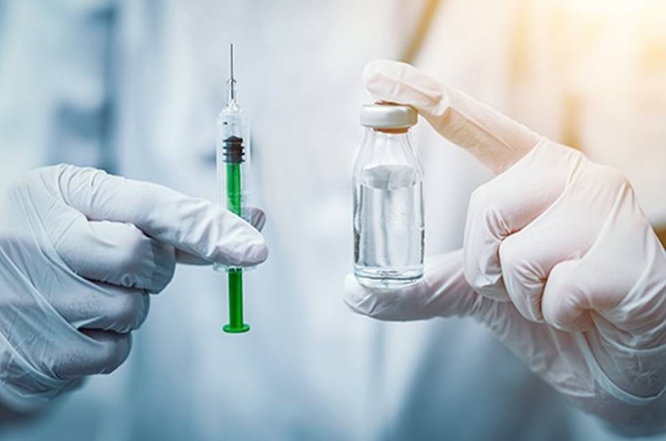 Coronavírus: Vacinas negadas para farmacêuticos do CE, MA e GO 