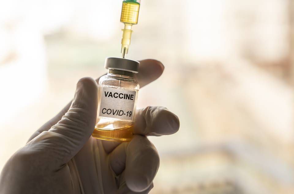 Covid-19: vacina da J&J é mais uma entre as 130 em desenvolvimento