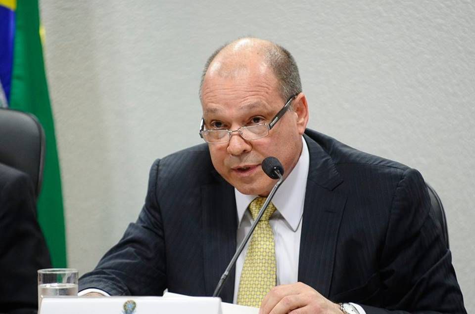 Ex-diretor da Anvisa lidera farmacêutica que quer vender Sputnik no Brasil