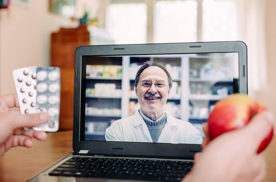 Interação entre alimentos e medicamentos: o que o farmacêutico precisa saber  