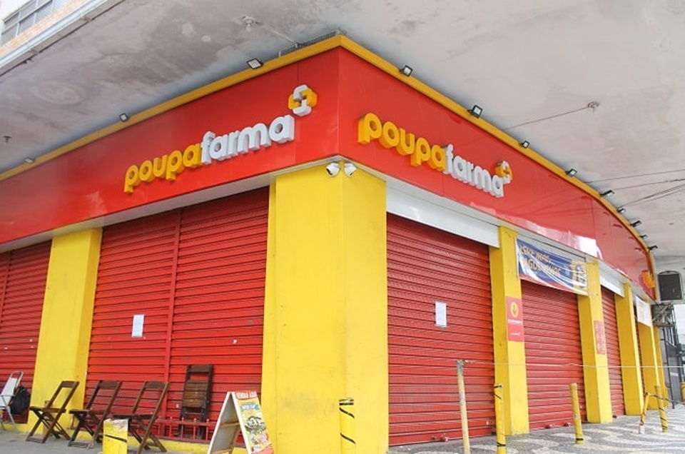 Rede de farmácias encerra atividades e fica devendo funcionários