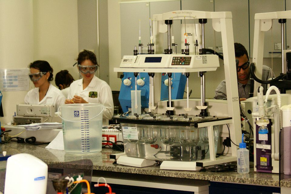 Indústria farmacêutica projeta crescimento em 2016, mesmo na crise