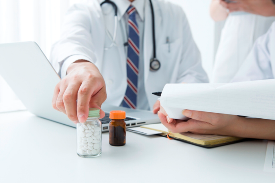 O acompanhamento farmacoterapêutico de pacientes que coadministram antidepressivos e antifúngico