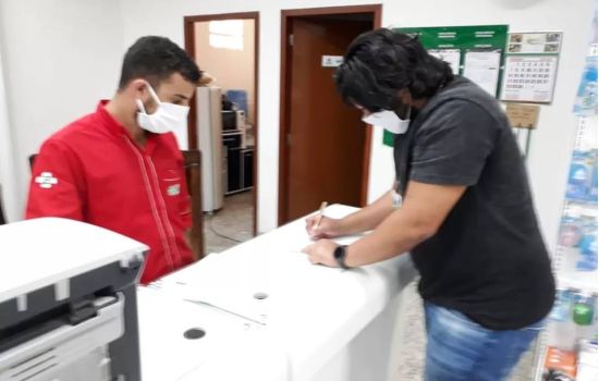 Drogarias são notificadas por preço abusivo em medicamentos usados contra Covid-19