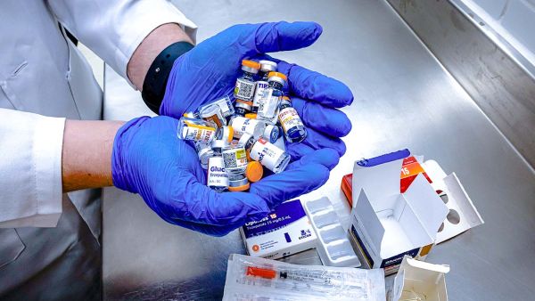 Médico que revende caneta do Paraguai no consultório, e abandona a via legal da tirzepatida manipulada, responde ao CFM