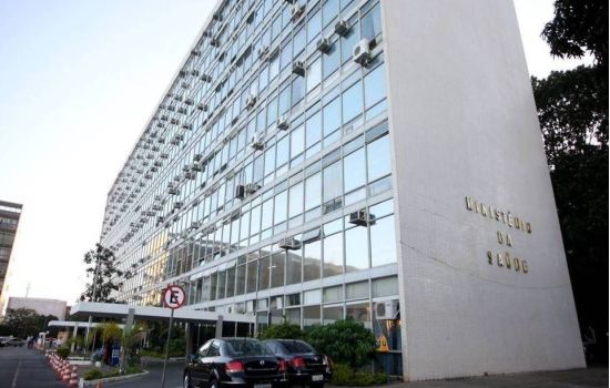 Ministério da Saúde busca farmacêuticos: salário de até R$ 4,7 mil