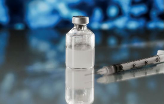 Vacina inédita desenvolvida por inteligência artificial passa no primeiro teste em humanos