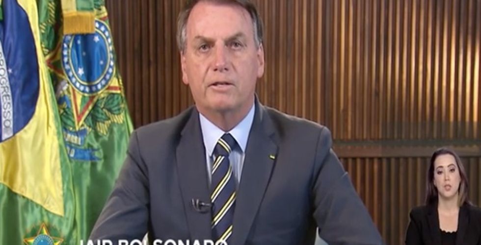 Bolsonaro extingue cargo de farmacêutico no Ministério da Saúde